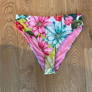 Aqua Bendita Conga White Floral bikini bottom. Size L.